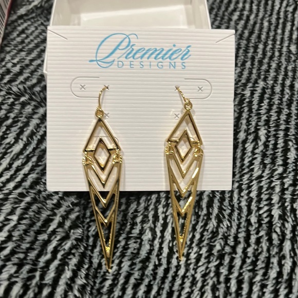 Premier Designs Gold Earrings - Picture 1 of 4